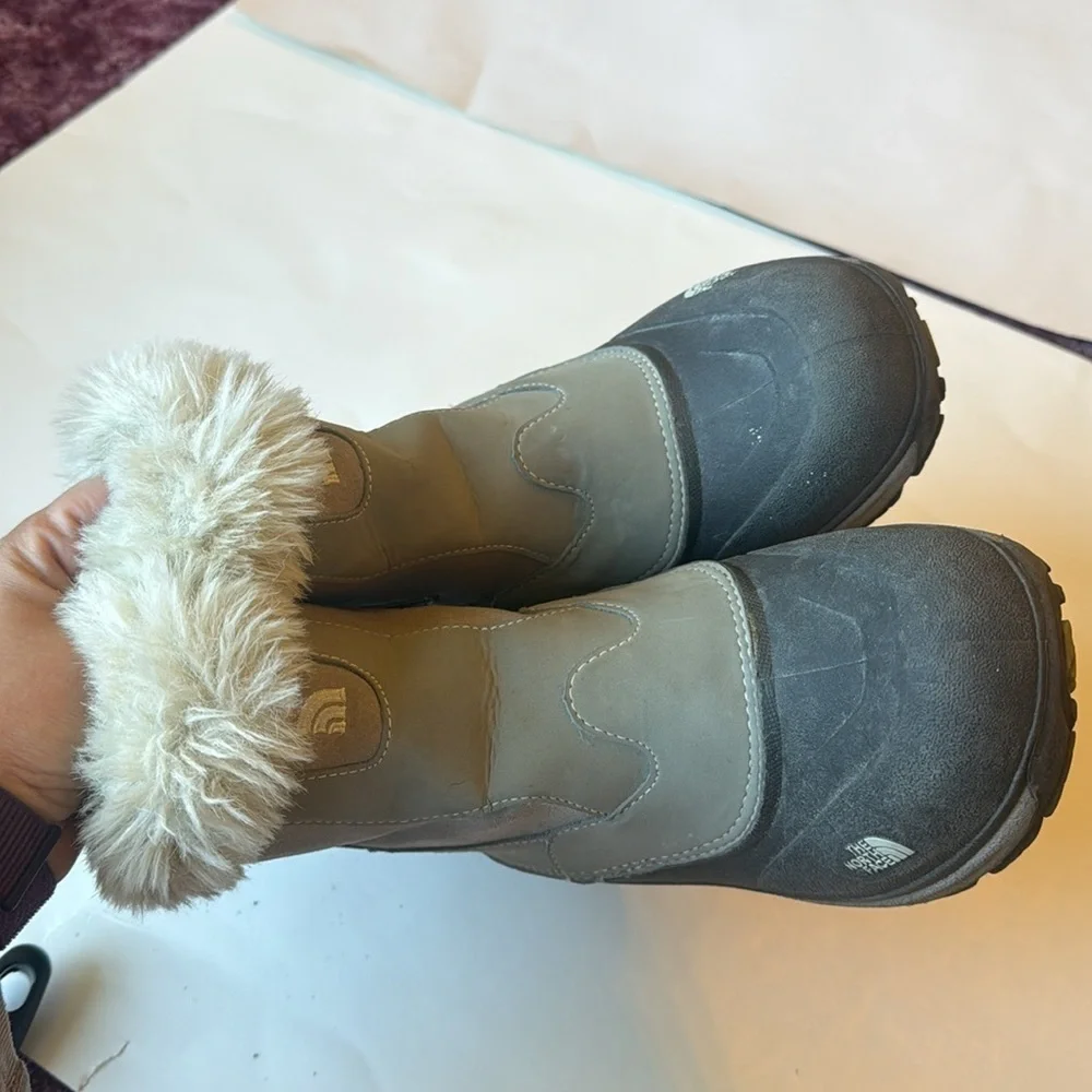 Kids The North Face Gray and Black Fur-Lined Snow Boots size 5